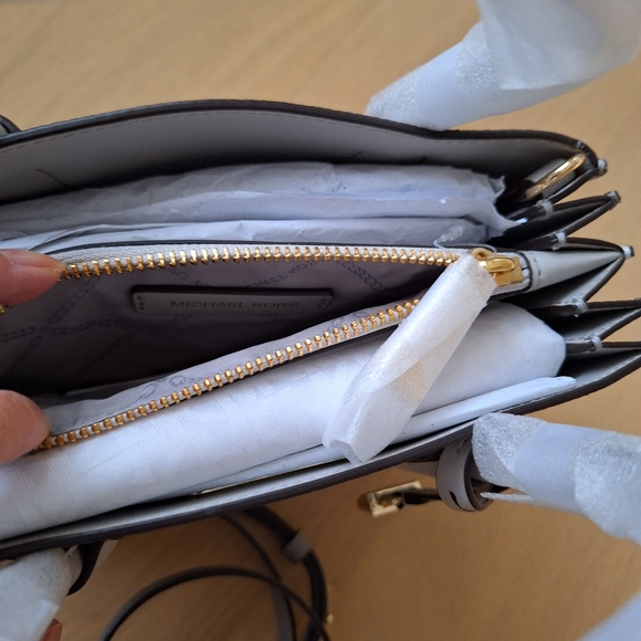 NWT Michael Kors Mercer Medium Accordion Messenger  retail Store Style - Picture 8 of 10